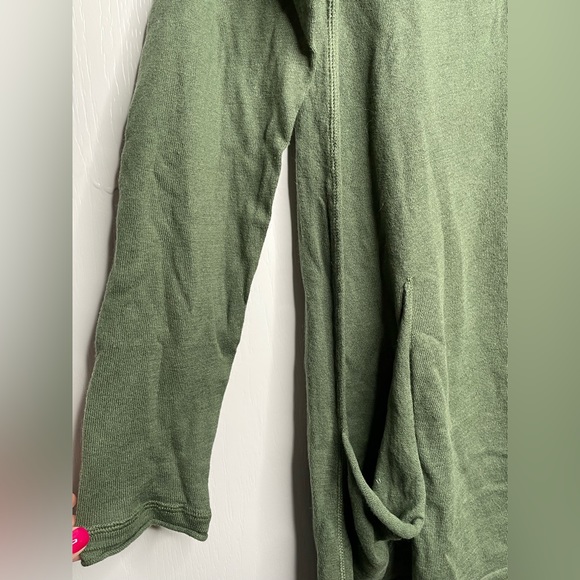 Olive green V Neck sweater by Lori Goldstein (LOGO). Size Medium - Picture 3 of 7